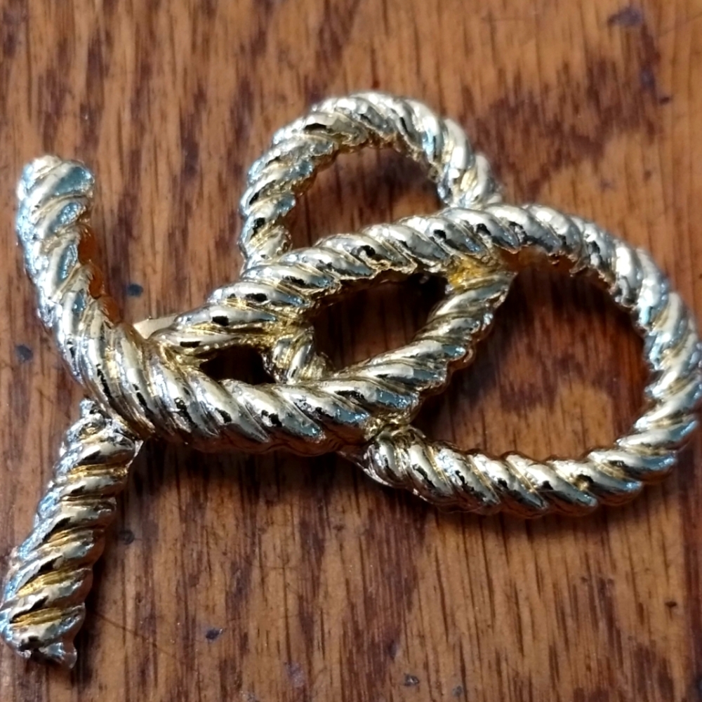 Vintage Classic Rope Brooch